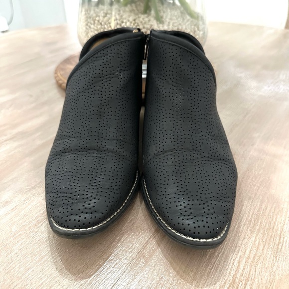 EUC Ankle Boots! - Picture 3 of 3